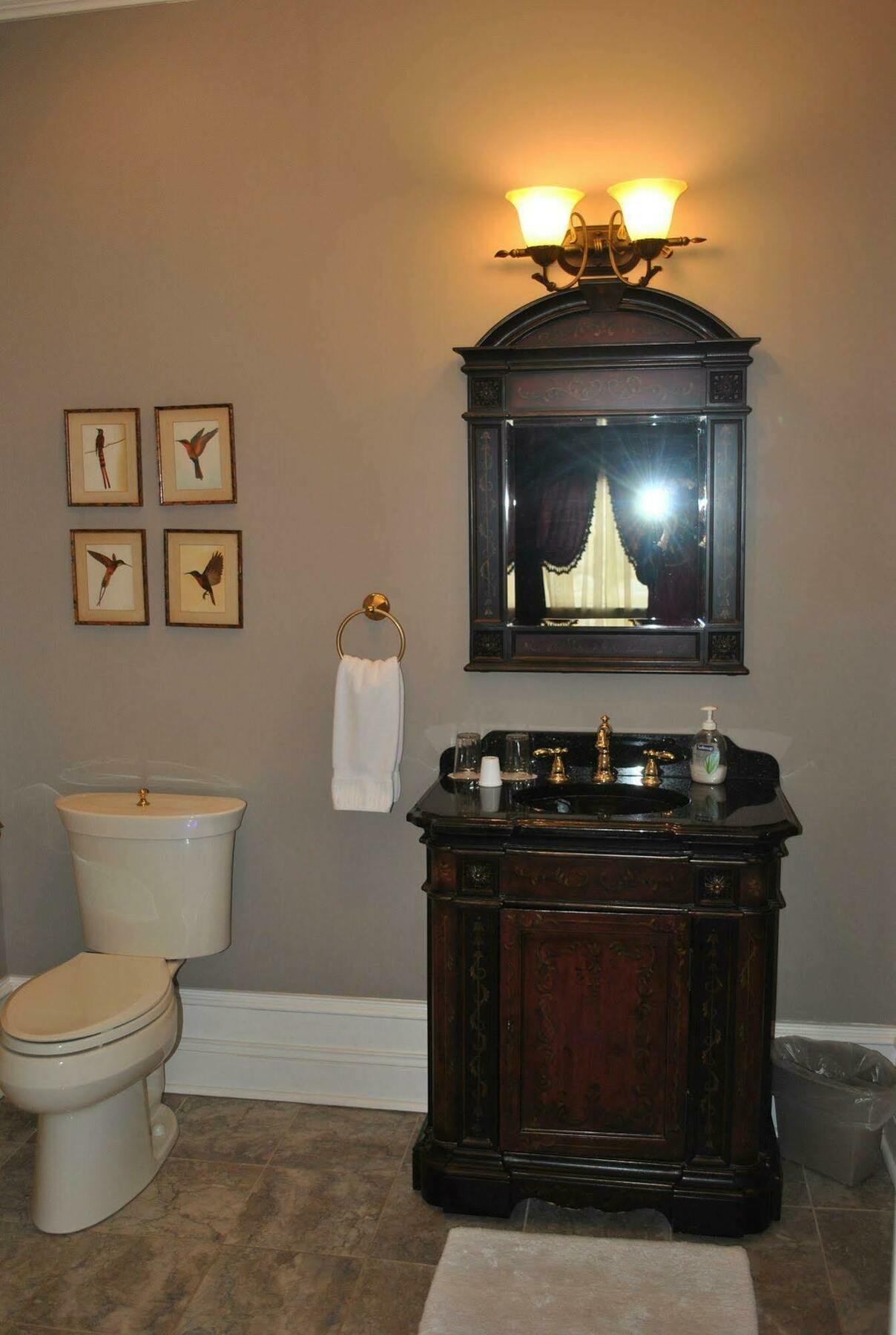 Trinkle Mansion Bed & Breakfast Уитвил Екстериор снимка