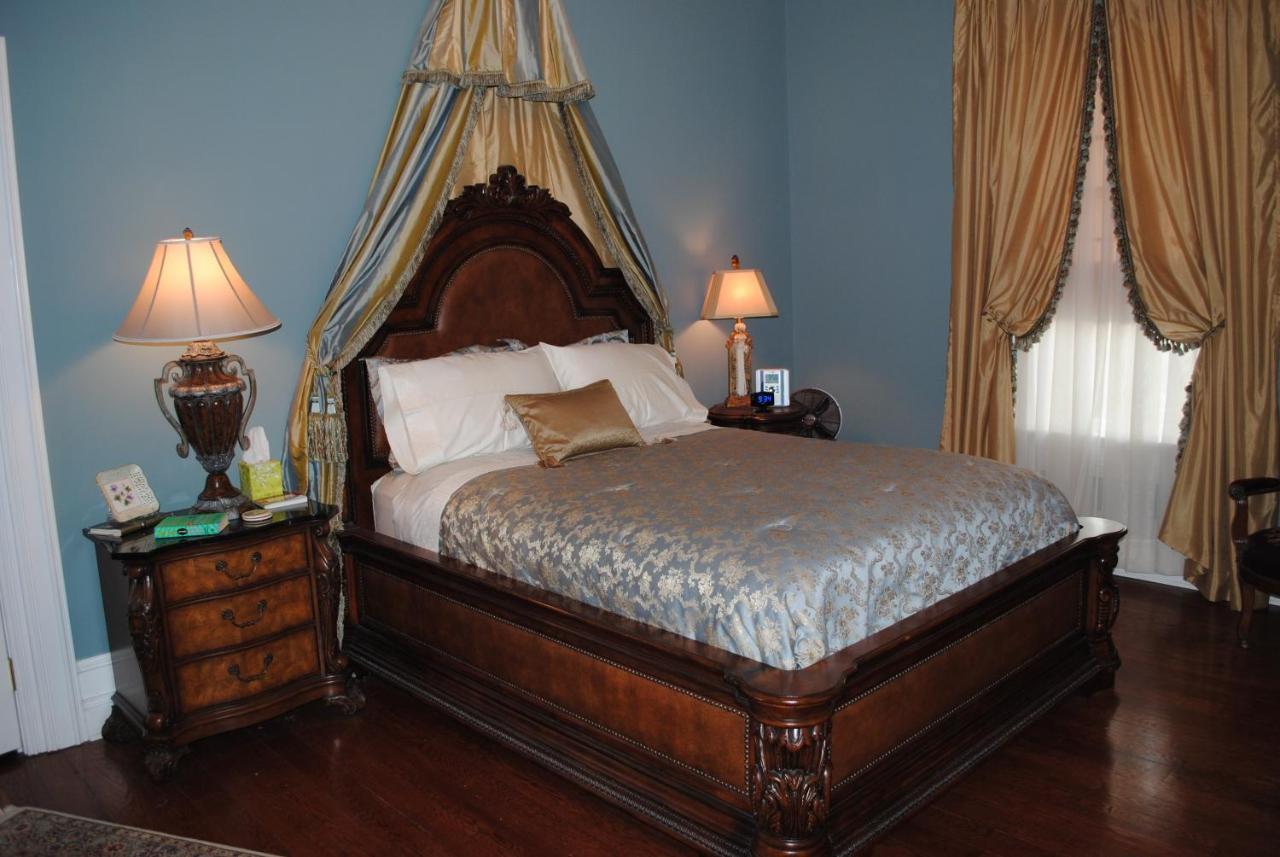 Trinkle Mansion Bed & Breakfast Уитвил Екстериор снимка