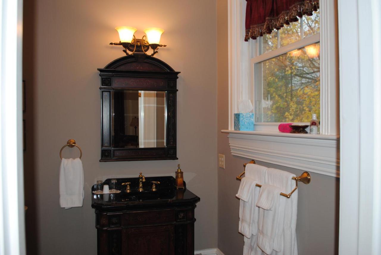 Trinkle Mansion Bed & Breakfast Уитвил Екстериор снимка